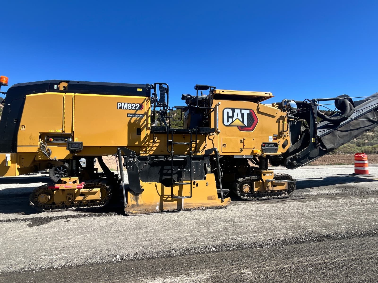 2025 Cat PM822 — photo 1 of 16