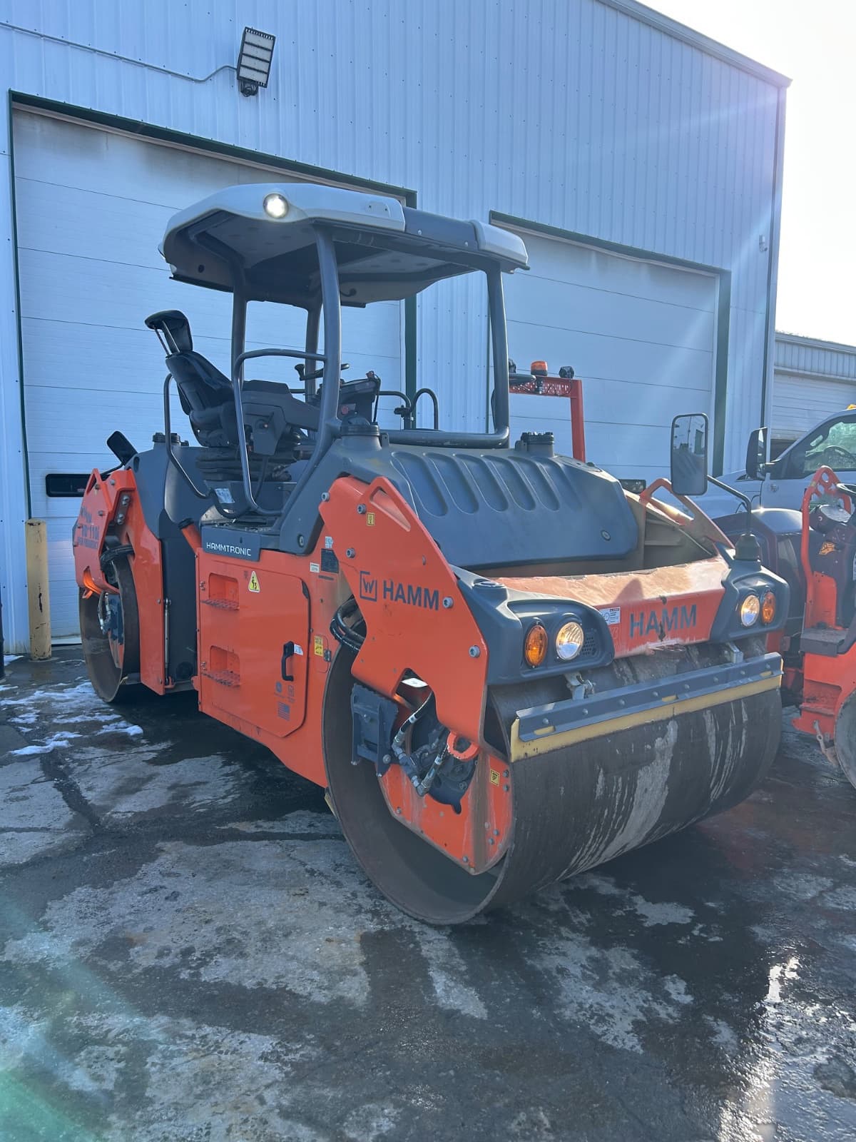 2023 Hamm HD110i VV-HF — photo 1 of 5
