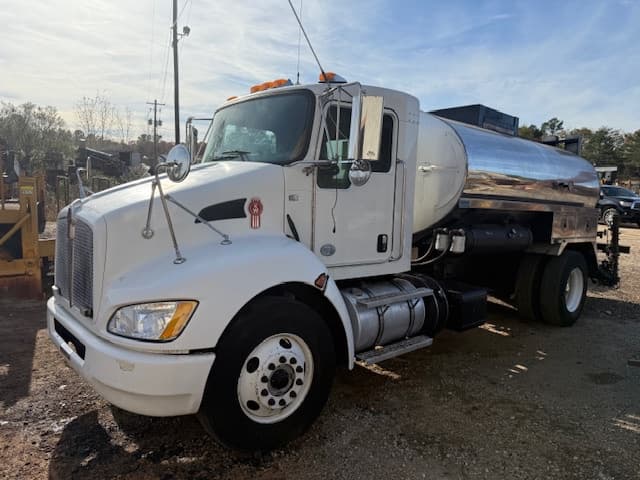 2016 Etnyre 2000 Gallon — photo 1 of 43