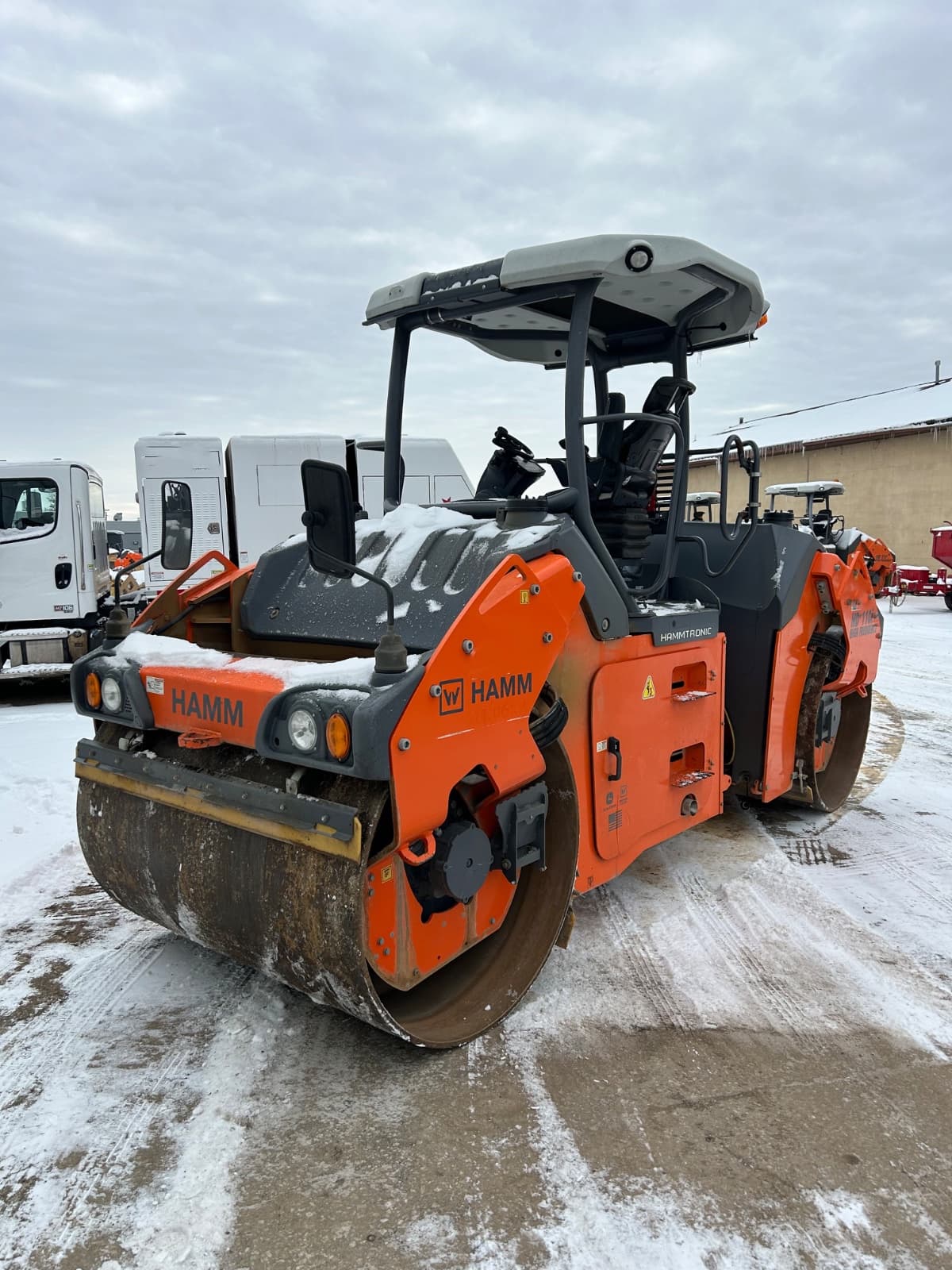 2023 Hamm HD110i VV-HF — photo 1 of 5